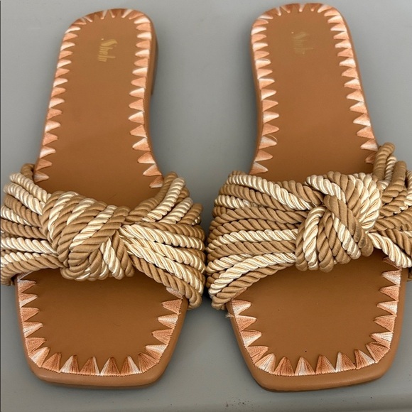 sheln Shoes - Sheln Stylish Tan and Cream Knotted Sandals NNT size 9